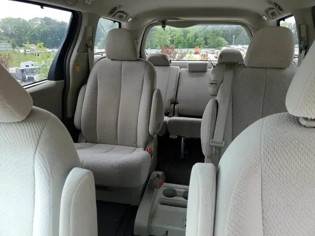 2011 TOYOTA SIENNA LE  