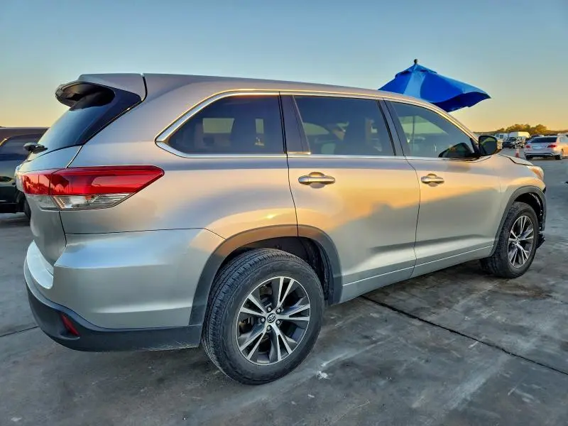 2017 TOYOTA HIGHLANDER LE  