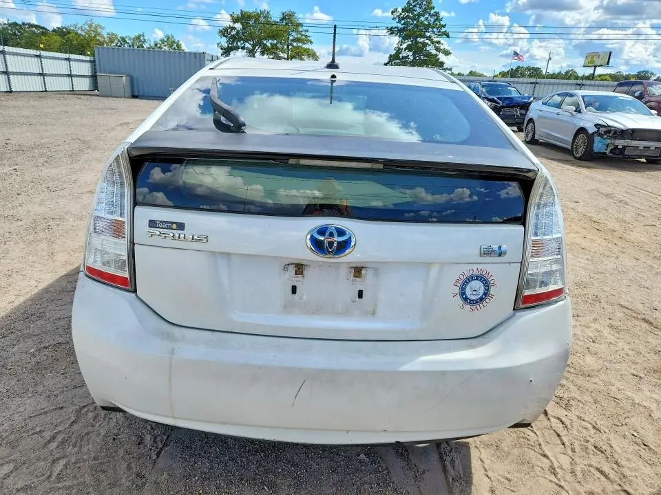 2010 TOYOTA PRIUS III  