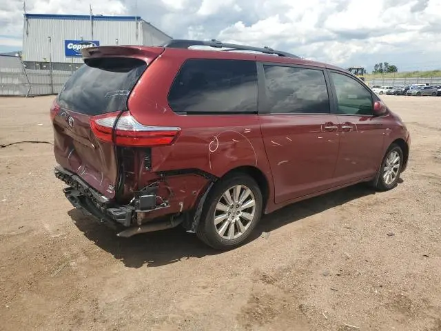 2017 TOYOTA SIENNA XLE  