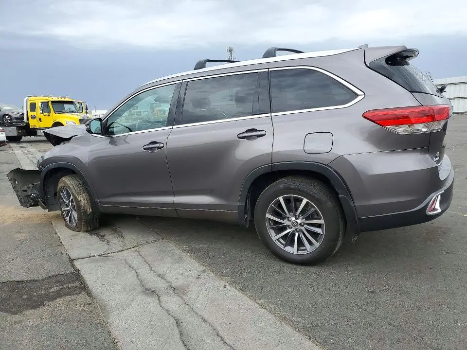 2018 TOYOTA HIGHLANDER XLE  