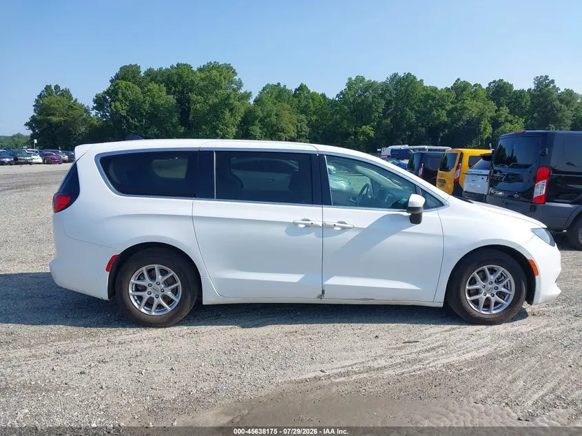 2022 CHRYSLER VOYAGER LX