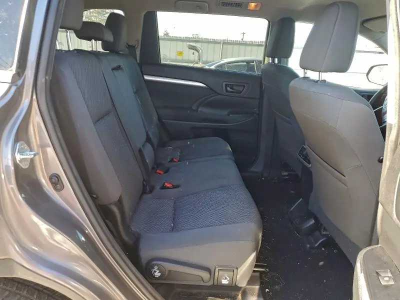 2016 TOYOTA HIGHLANDER LE  