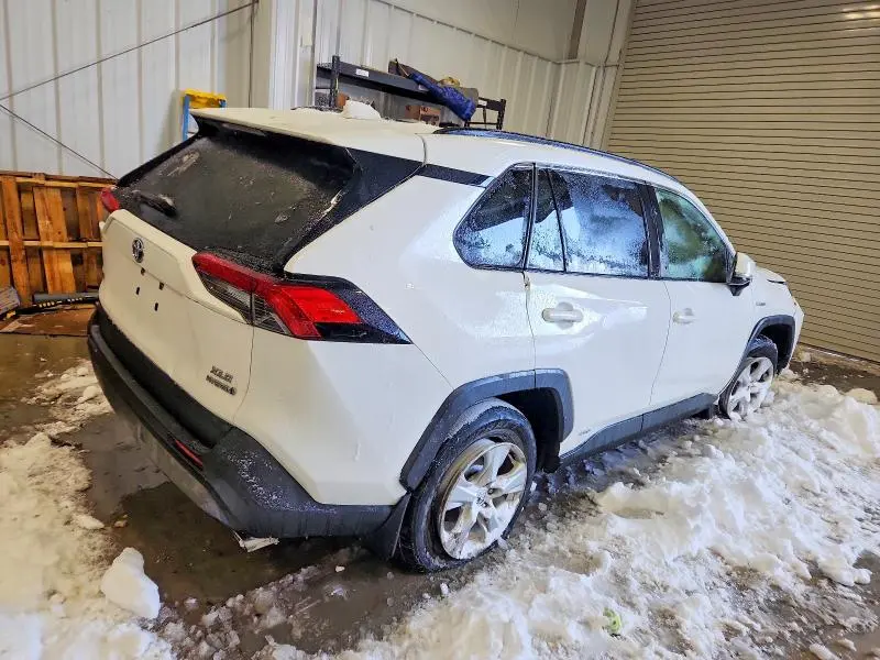 2020 TOYOTA RAV4 XLE  