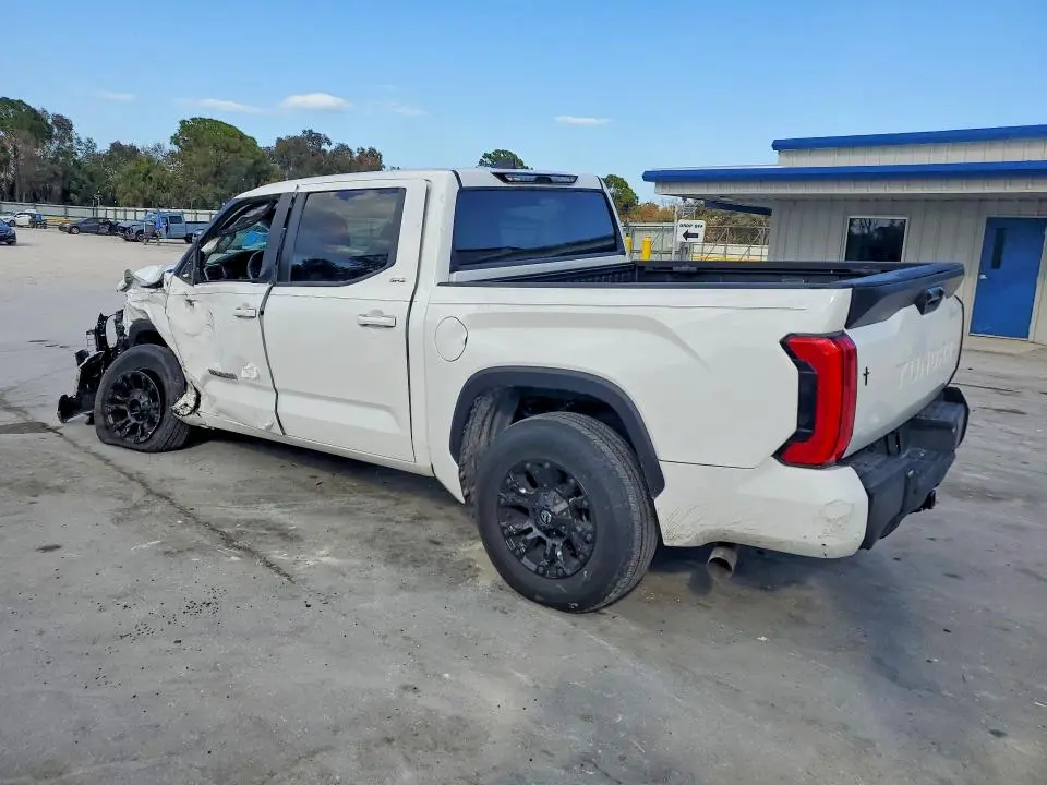 2024 TOYOTA TUNDRA CREWMAX SR  
