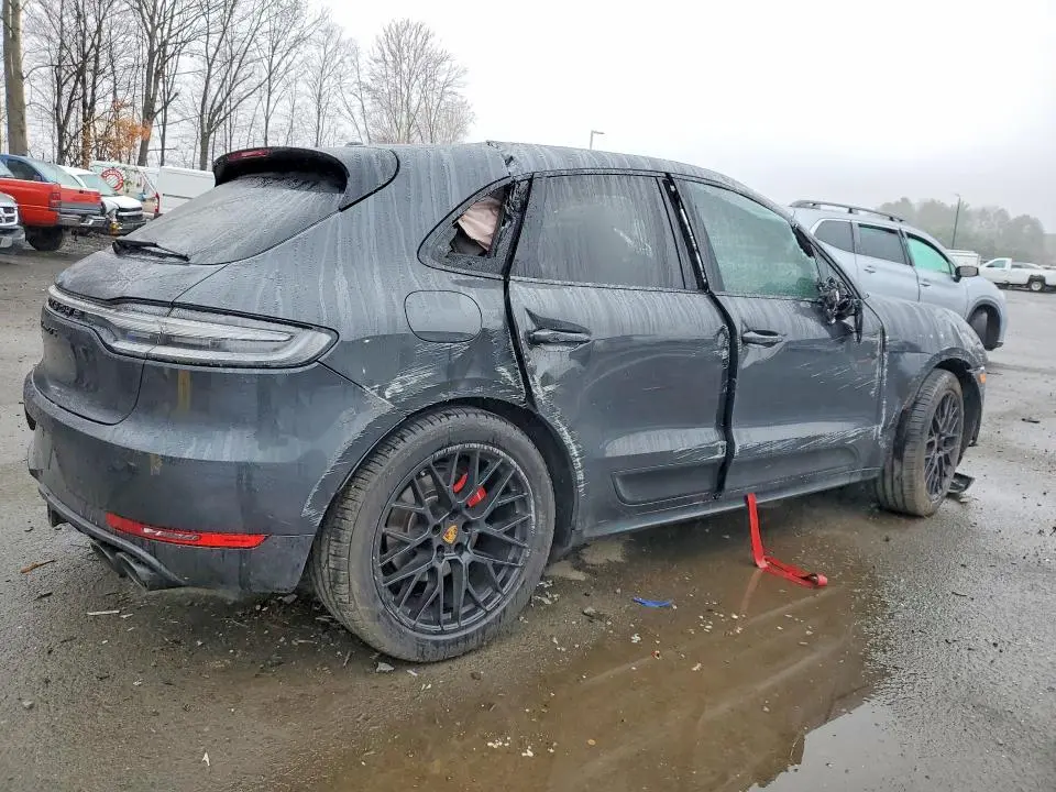 2021 PORSCHE MACAN GTS  