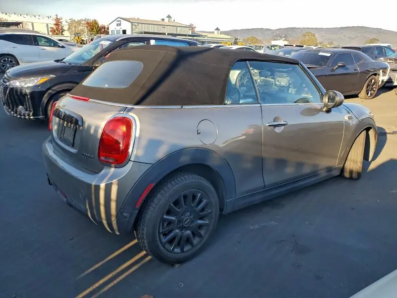 2017 MINI COOPER   