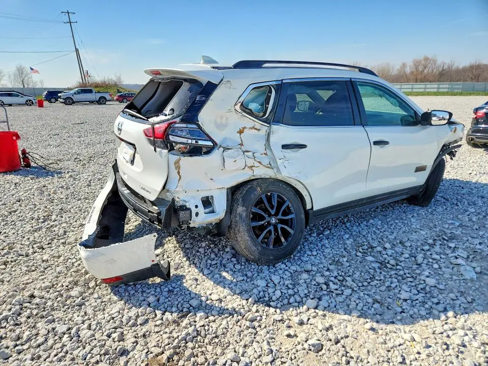 2017 NISSAN ROGUE SV  