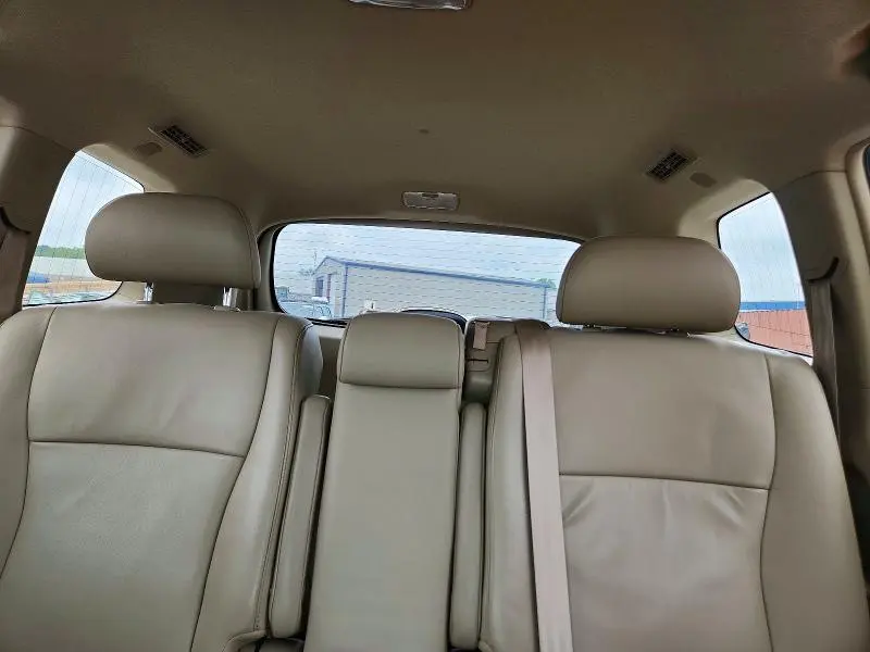 2011 TOYOTA HIGHLANDER SE  