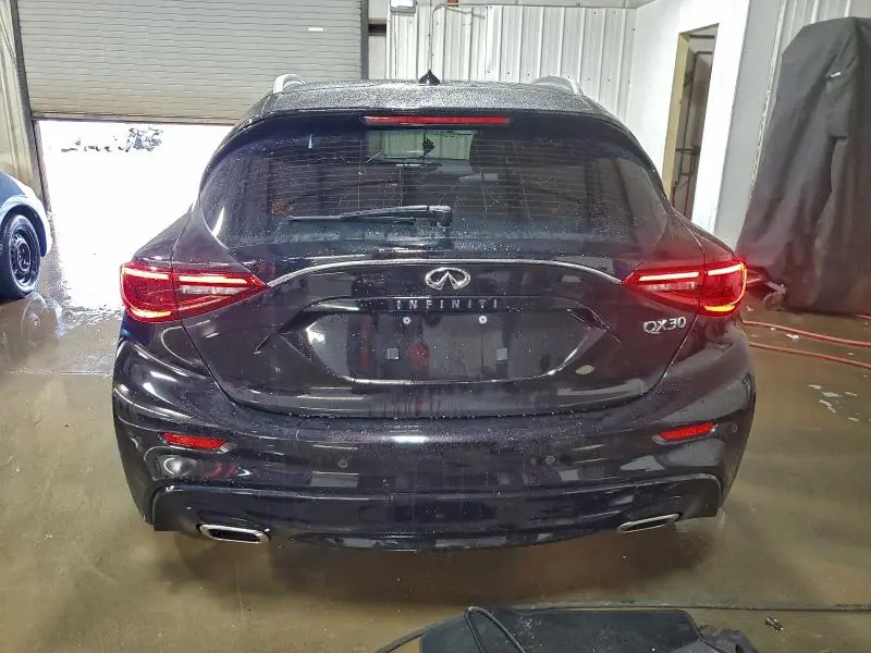 2017 INFINITI QX30 BASE  