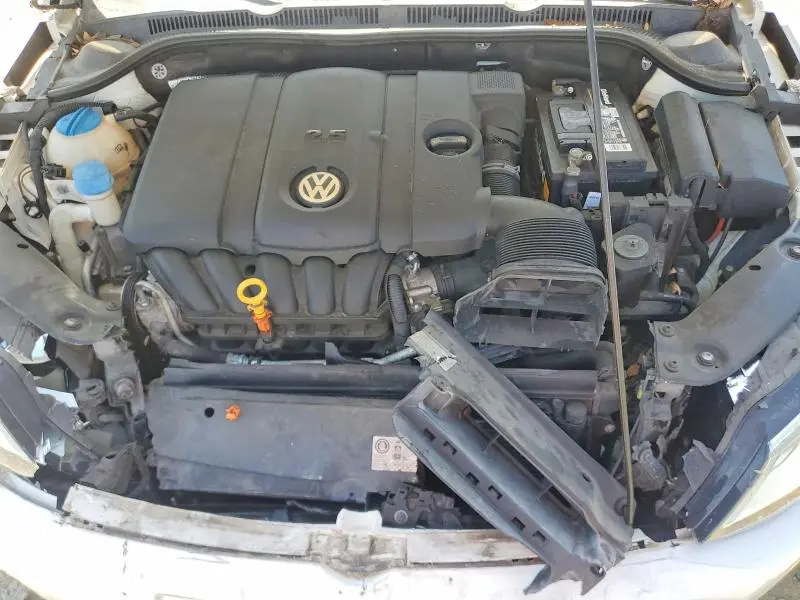 2011 VOLKSWAGEN JETTA SE  