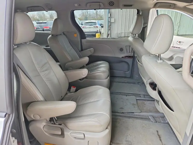 2011 TOYOTA SIENNA XLE 7-PASSENGER  