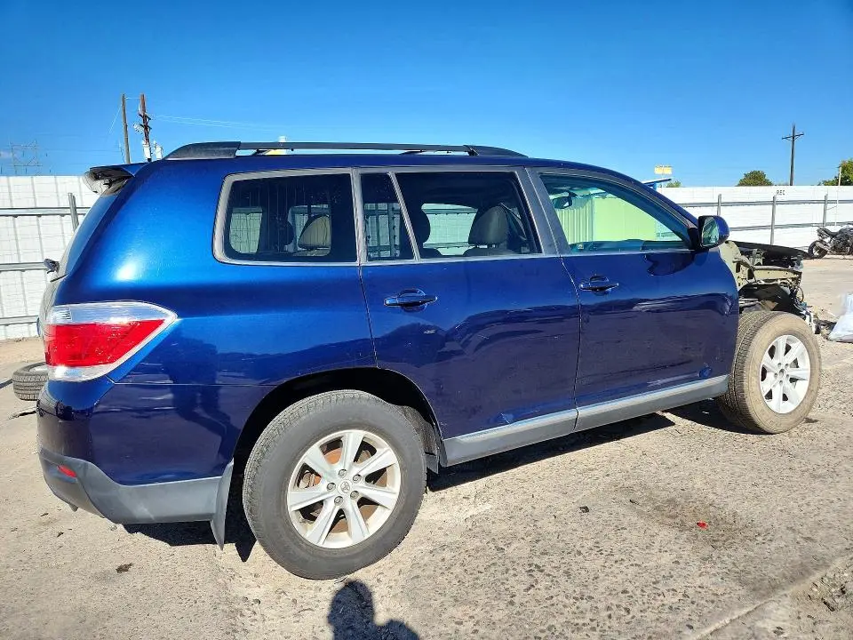 2012 TOYOTA HIGHLANDER SE  