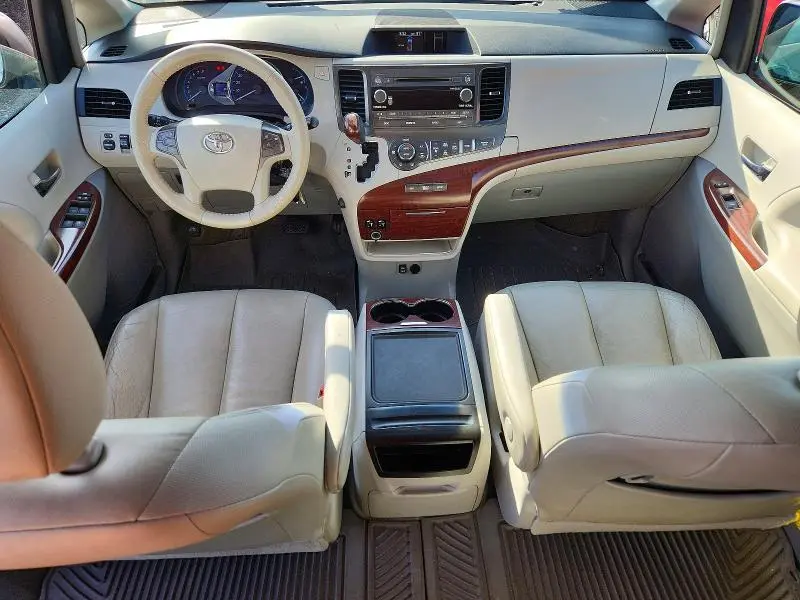 2014 TOYOTA SIENNA XLE 8-PASSENGER  