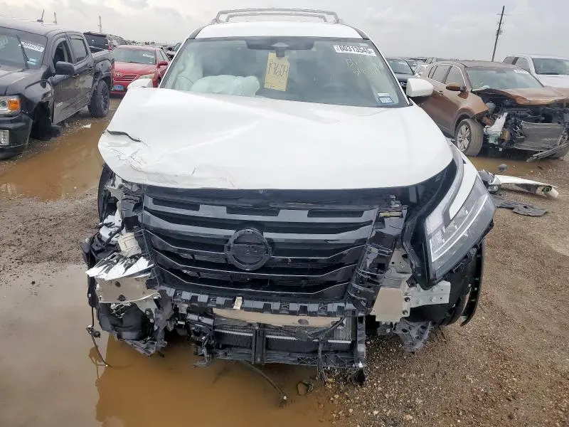 2024 NISSAN PATHFINDER SL  