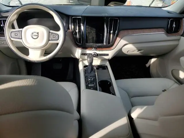 2021 VOLVO XC60 T5 MOMENTUM  