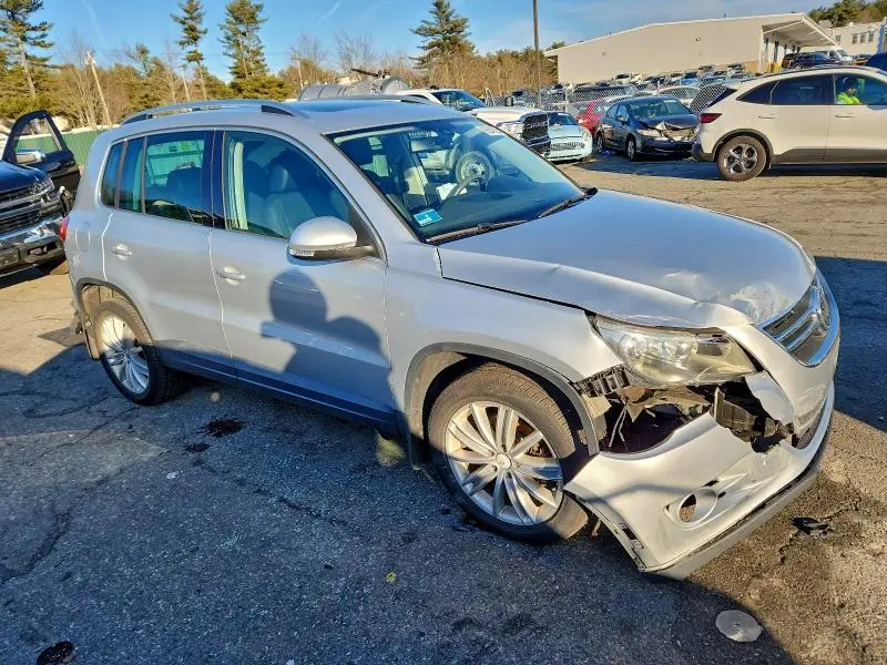 2011 VOLKSWAGEN TIGUAN S  