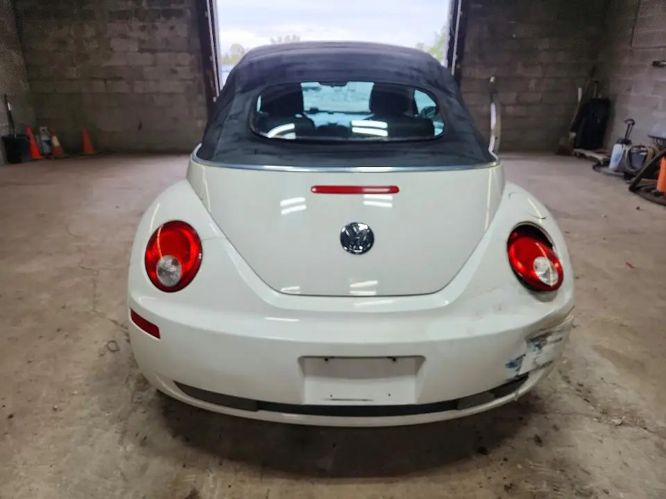 2010 VOLKSWAGEN NEW BEETLE   