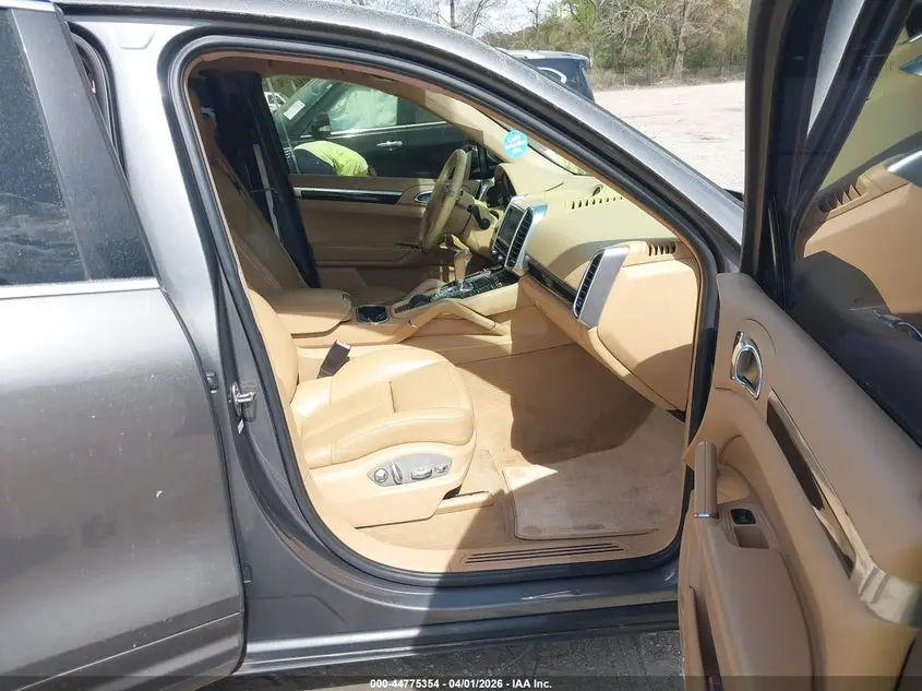 2013 PORSCHE CAYENNE  