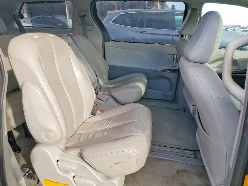 2013 TOYOTA SIENNA XLE  