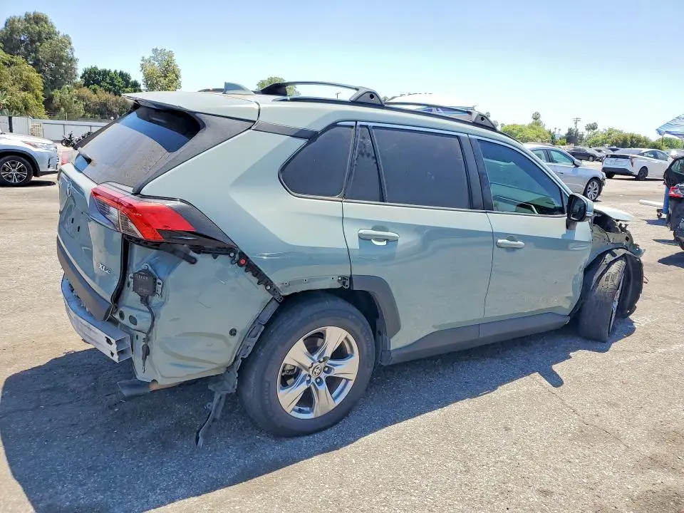 2022 TOYOTA RAV4 XLE  