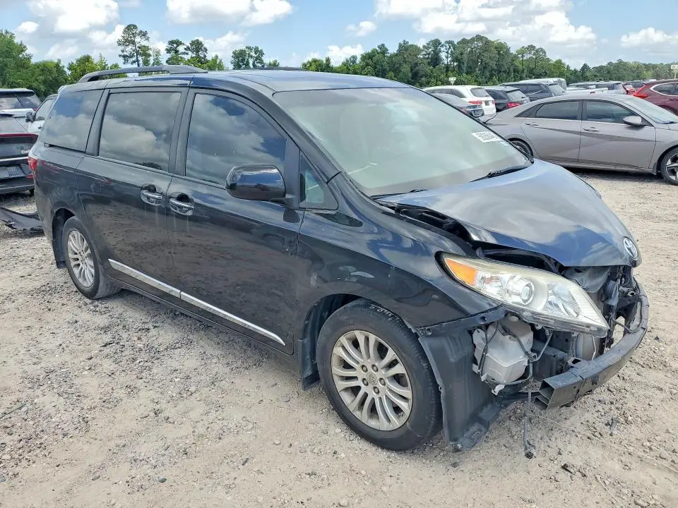 2015 TOYOTA SIENNA XLE PREMIUM 8-PASSENGER  