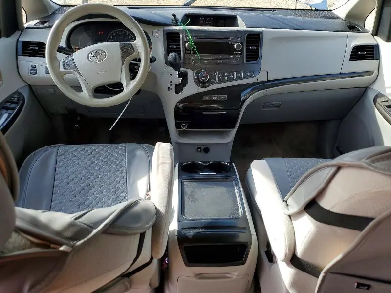 2013 TOYOTA SIENNA LE  
