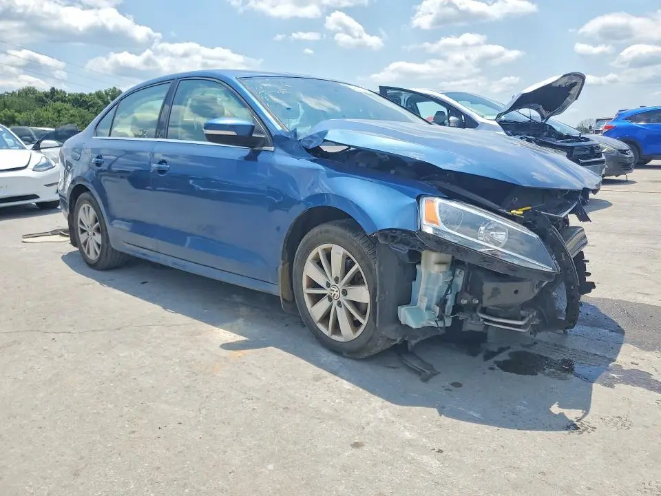 2016 VOLKSWAGEN JETTA SE  