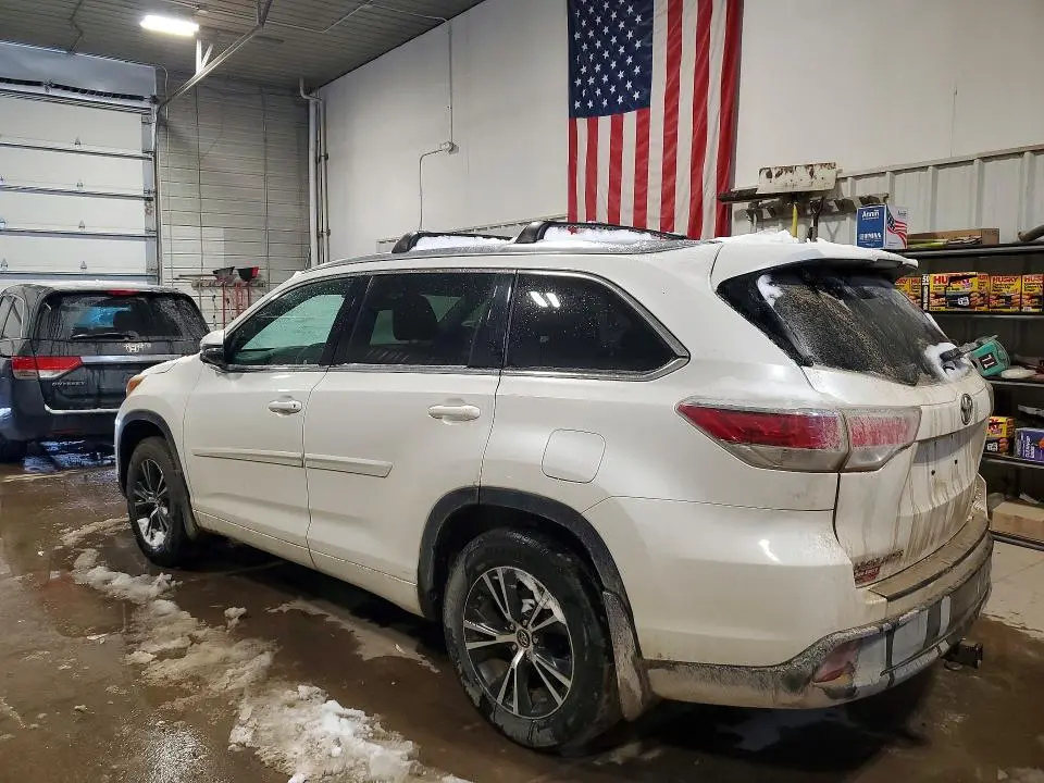 2016 TOYOTA HIGHLANDER XLE  