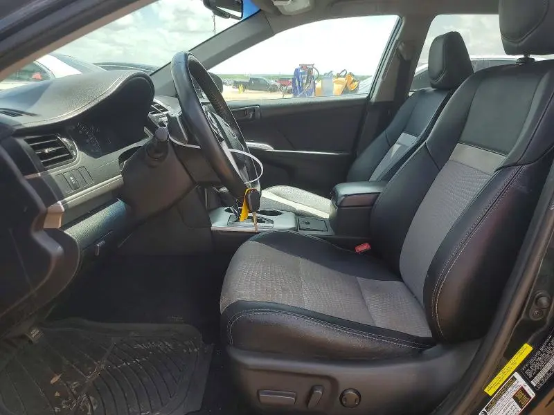 2014 TOYOTA CAMRY SE  