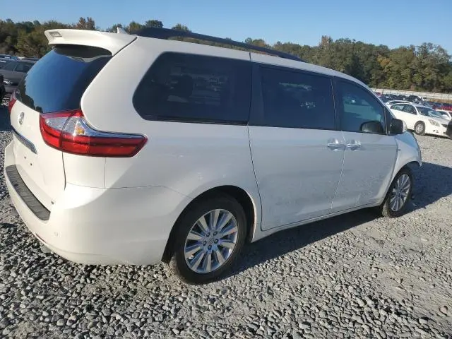 2017 TOYOTA SIENNA XLE  
