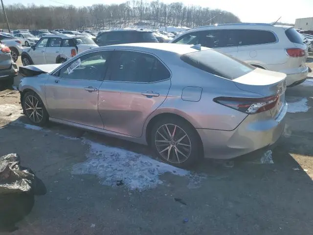 2022 TOYOTA CAMRY XLE  