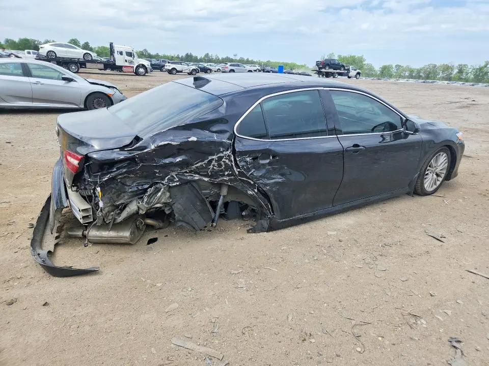 2020 TOYOTA CAMRY XLE  