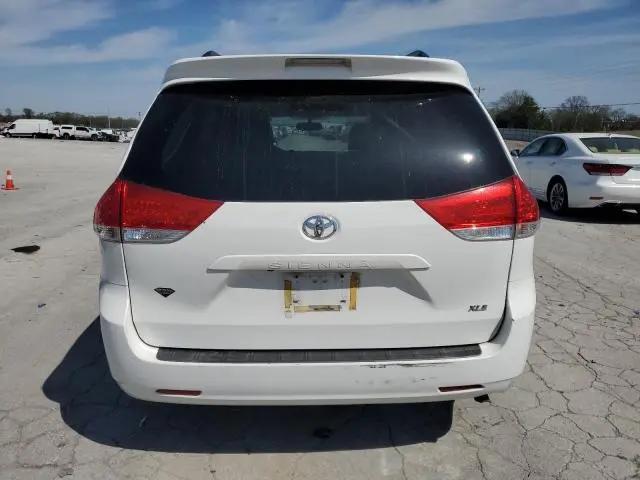 2013 TOYOTA SIENNA XLE  