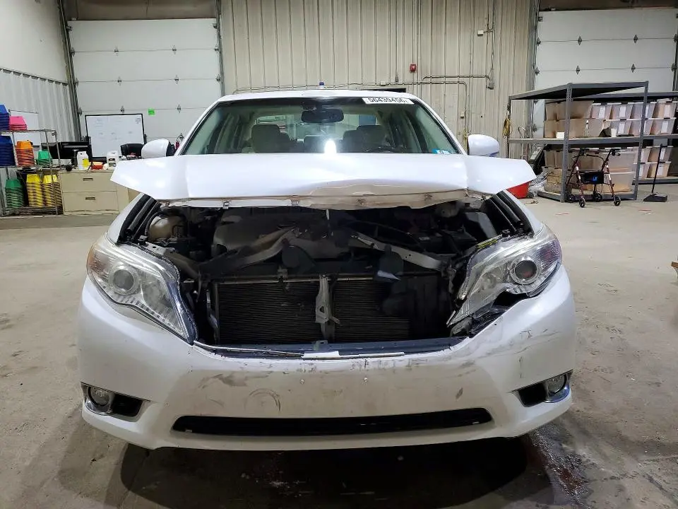 2011 TOYOTA AVALON LIMITED  