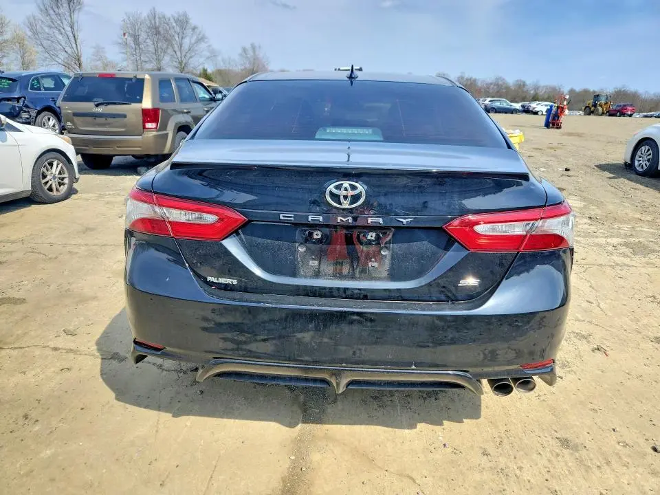 2019 TOYOTA CAMRY SE  