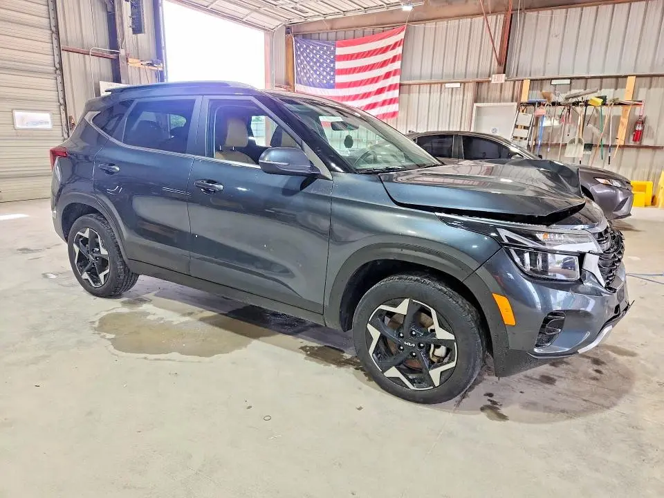 2024 KIA SELTOS EX  