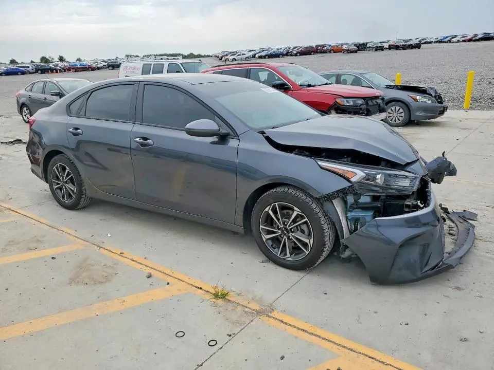 2023 KIA FORTE LXS  