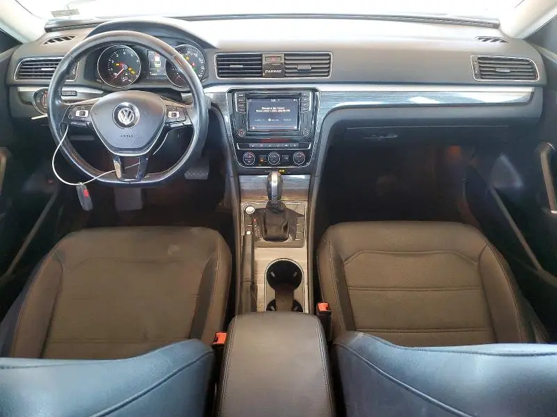 2018 VOLKSWAGEN PASSAT SE  