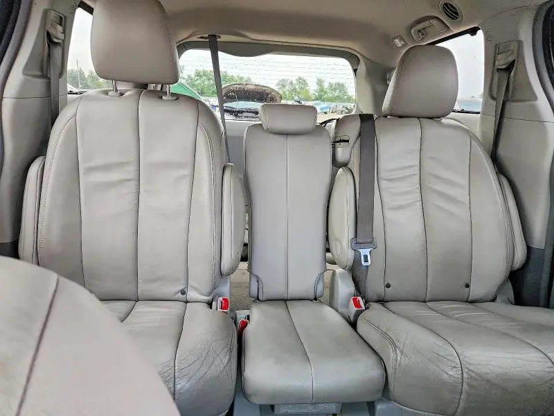 2013 TOYOTA SIENNA XLE 8-PASSENGER  