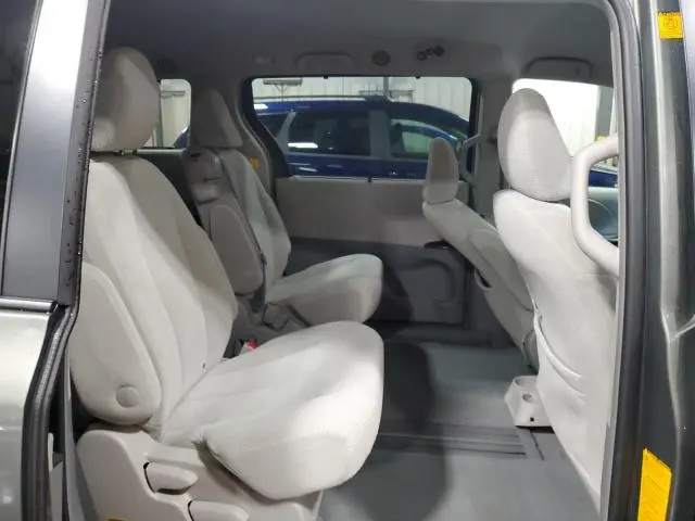 2011 TOYOTA SIENNA LE  
