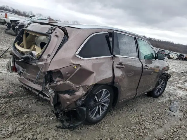 2017 TOYOTA HIGHLANDER SE  