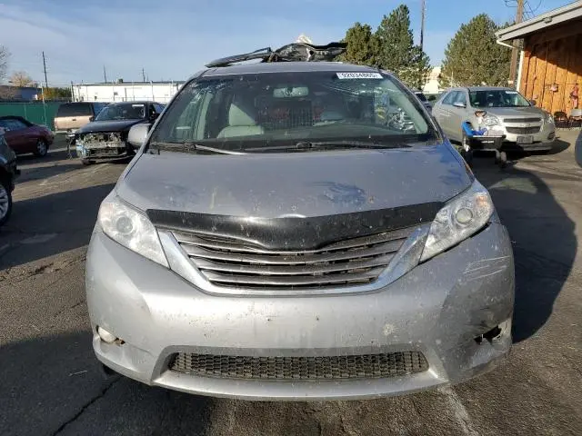 2017 TOYOTA SIENNA XLE  