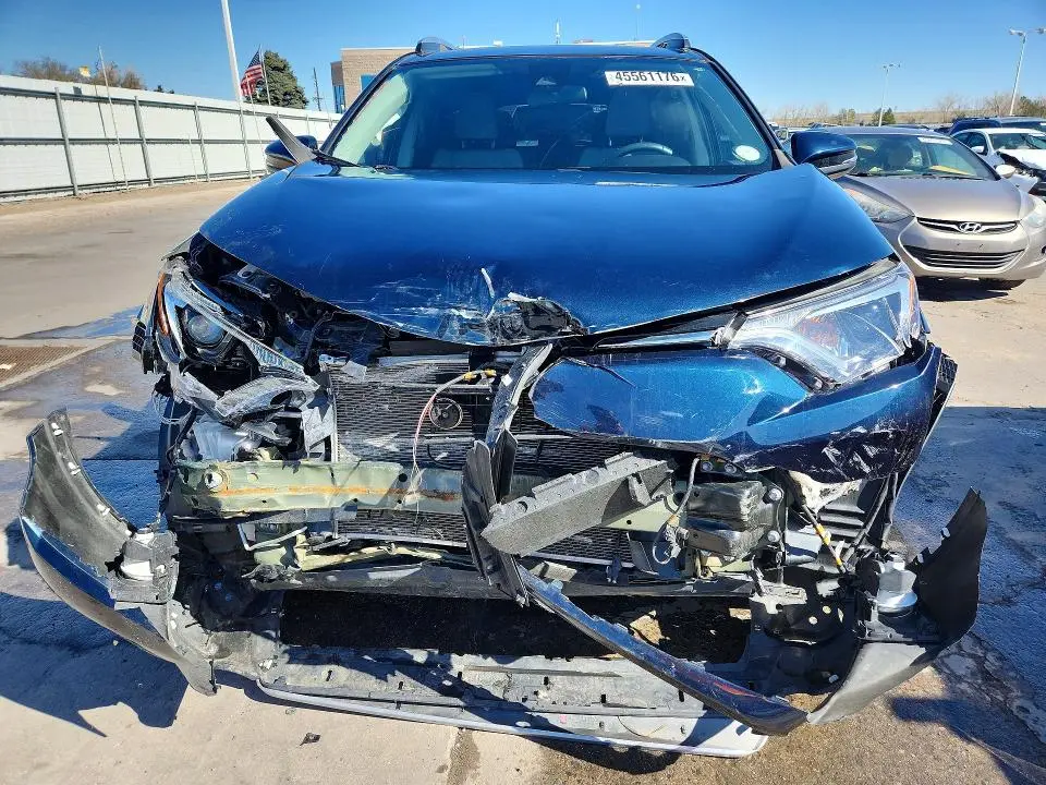 2017 TOYOTA RAV4 XLE  