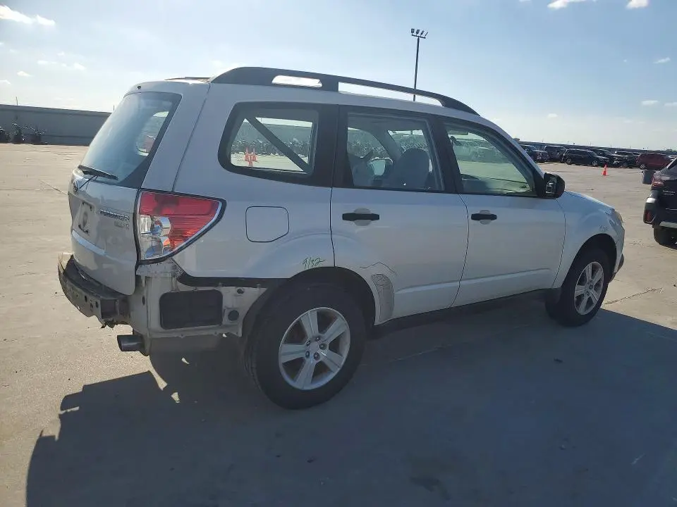 2010 SUBARU FORESTER XS  