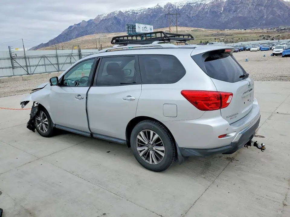 2017 NISSAN PATHFINDER SL  