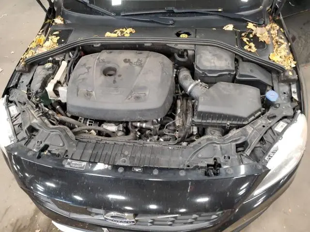 2017 VOLVO V60 CROSS COUNTRY PREMIER  