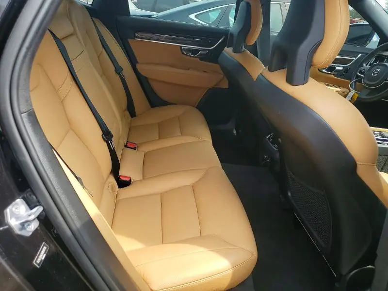 2017 VOLVO S90 T6 MOMENTUM  