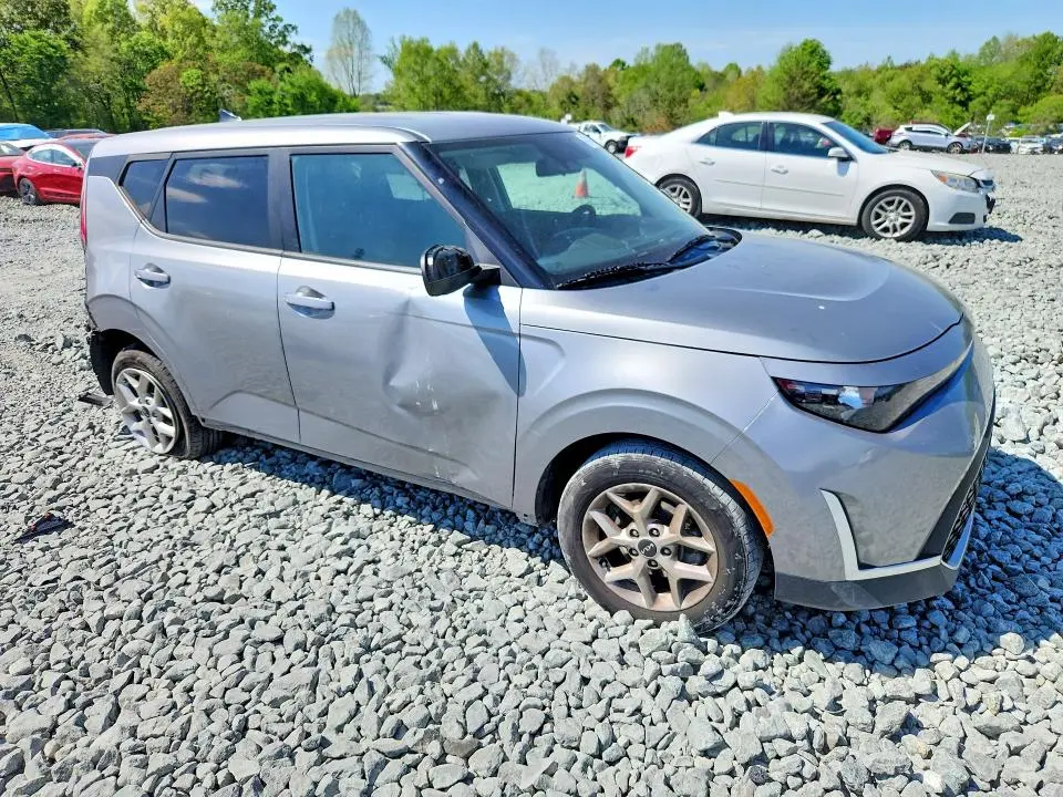 2023 KIA SOUL LX  