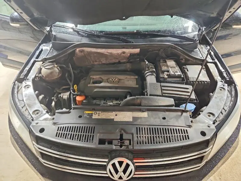 2014 VOLKSWAGEN TIGUAN S  